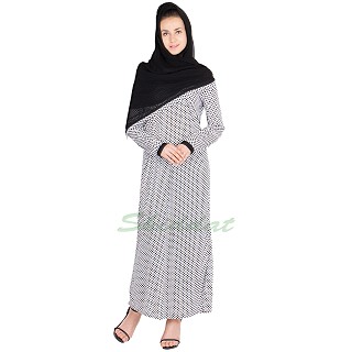 Naqab with simple black polka dots